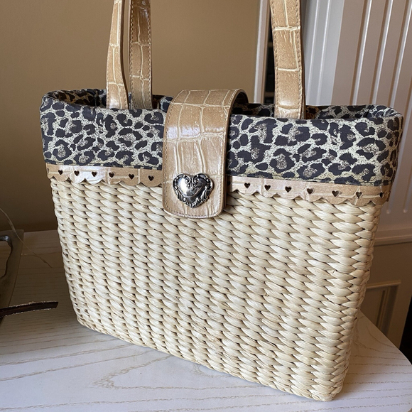 XOXO Straw Bag W/Leather Accent Heart Cutout Classic Trendy Travel BeachFun 12” - Picture 3 of 14